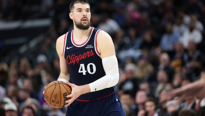 美记：此前有至少五队询问祖巴茨但被快船拒绝 他们想要多个首轮