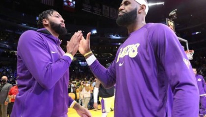 星空体育app官方下载-短期内交易已不现实 盘点湖人新赛季五套关键阵容